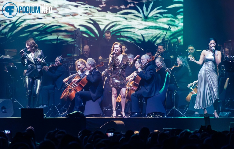 Vajèn van den Bosch op Disney 100 in concert - 28/12 - Ziggo Dome foto