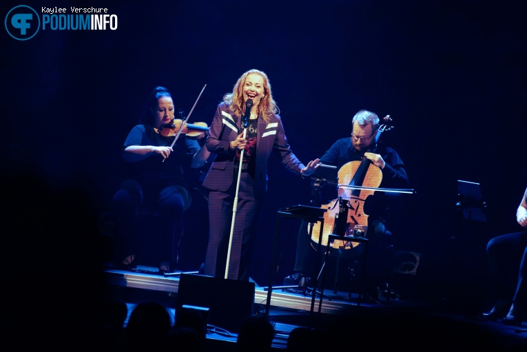 Anneke van Giersbergen op Anneke van Giersbergen - 19/01 - Schouwburg Concertzaal Tilburg foto