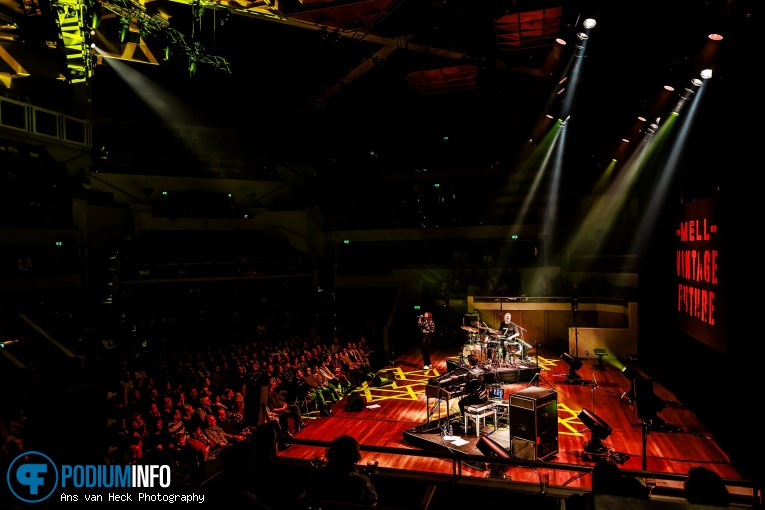 Mell & Vintage Future op Mell & Vintage Future - 24/01 - TivoliVredenburg foto