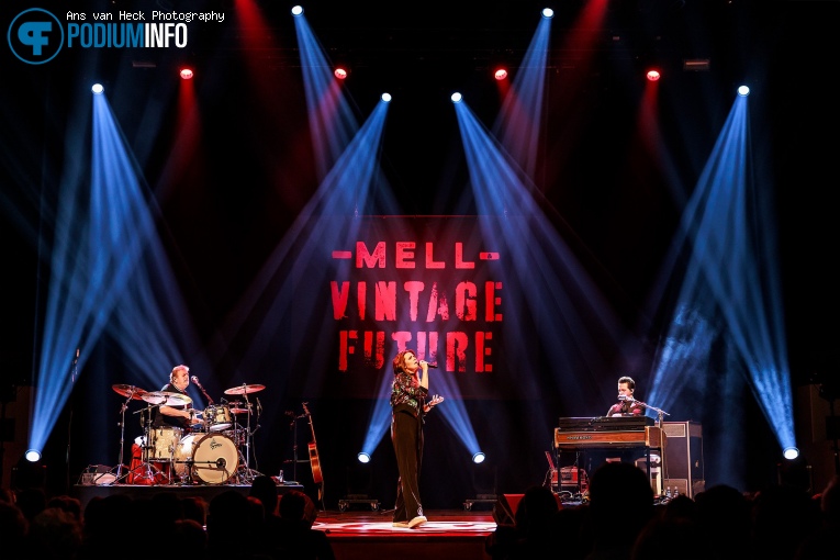 Mell & Vintage Future op Mell & Vintage Future - 24/01 - TivoliVredenburg foto