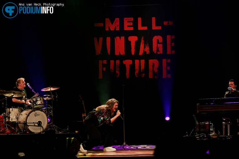 Mell & Vintage Future op Mell & Vintage Future - 24/01 - TivoliVredenburg foto