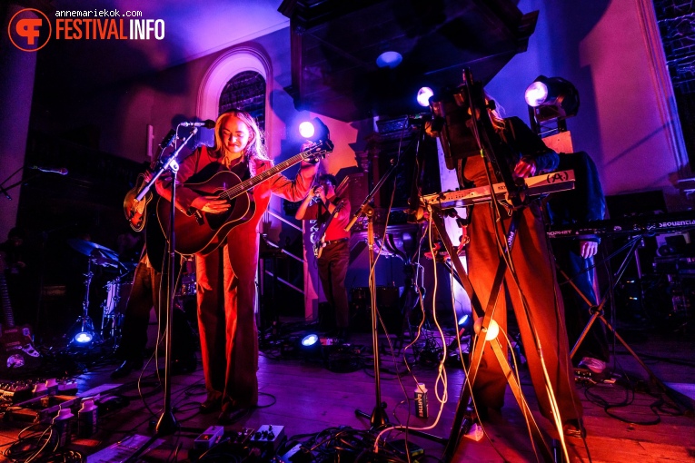 néomí op Eurosonic Noorderslag 2024 - woensdag foto