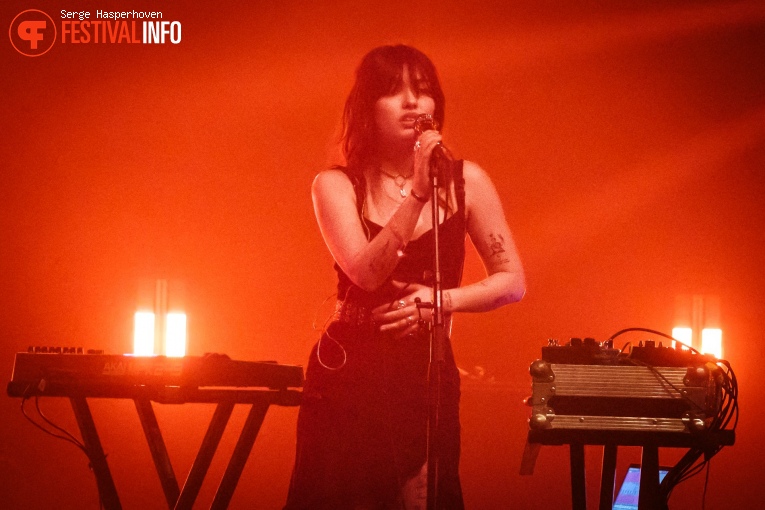 yunè pinku op Eurosonic Noorderslag 2024 - donderdag foto
