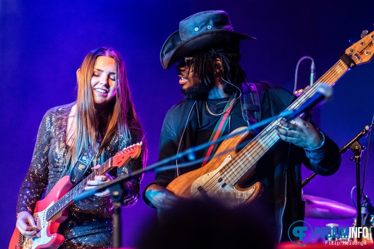 Ally Venable op Bernard Allison & Ally Venable - Ruf Records 30th Anniversary Tour - 04/02 - Iduna foto