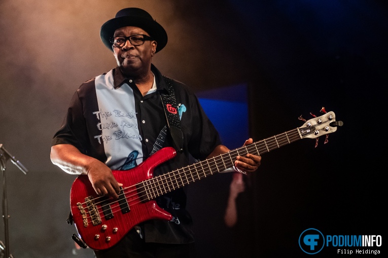 Bernard Allison op Bernard Allison & Ally Venable - Ruf Records 30th Anniversary Tour - 04/02 - Iduna foto