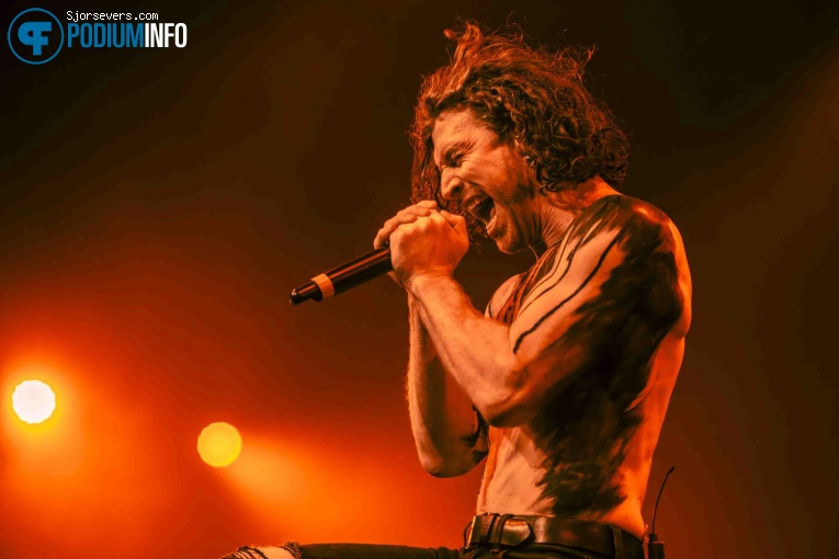 Nothing More op Nothing More + Special Guest: Sim Met Voorprogramma: Special Guest: Si - 13/02 - TivoliVredenburg foto