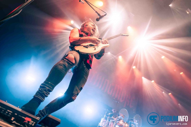 Nothing More op Nothing More + Special Guest: Sim Met Voorprogramma: Special Guest: Si - 13/02 - TivoliVredenburg foto