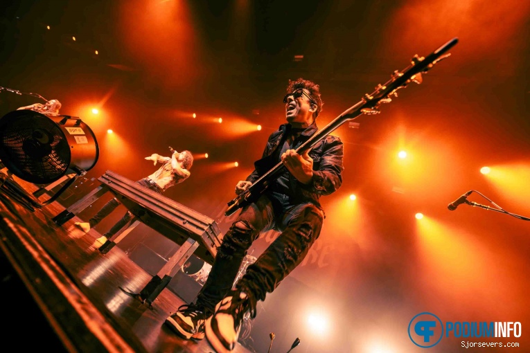 Nothing More op Nothing More + Special Guest: Sim Met Voorprogramma: Special Guest: Si - 13/02 - TivoliVredenburg foto