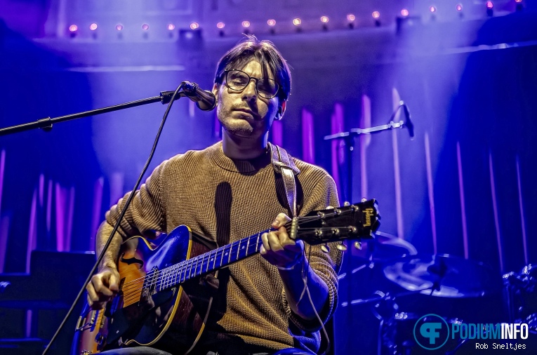 Connor Selby op Joanne Shaw Taylor - 14/02 - Paradiso foto