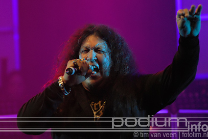 Chuck Billy op Christmas Metal Symphony - 28/12 - 013 foto