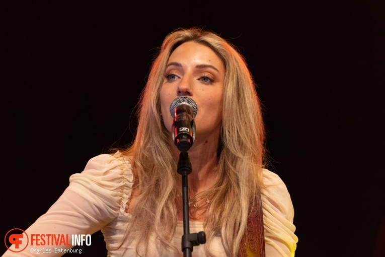 Halle Kearns op Country to country 2024 foto