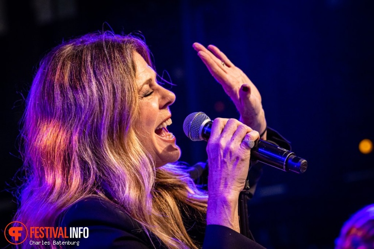 Rita Wilson op Country to country 2024 foto