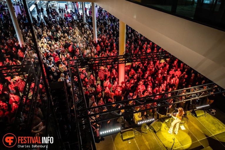 Halle Kearns op Country to country 2024 foto