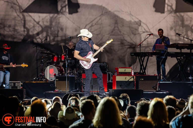 Brad Paisley op Country to country 2024 foto