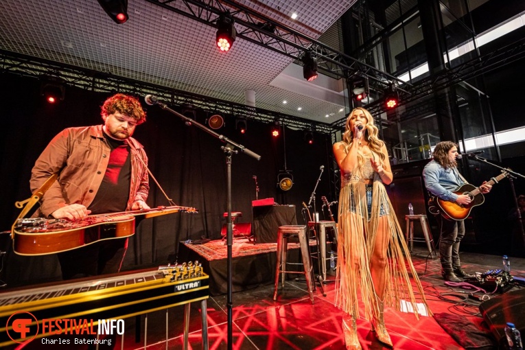 Colbie Caillat op Country to country 2024 foto