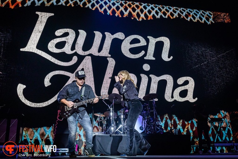 Lauren Alaina op Country to country 2024 foto