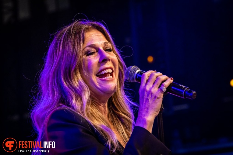 Rita Wilson op Country to country 2024 foto
