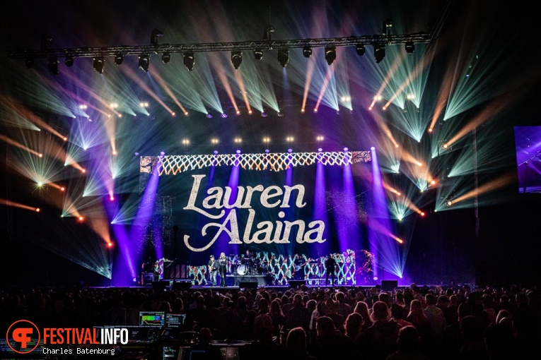 Lauren Alaina op Country to country 2024 foto
