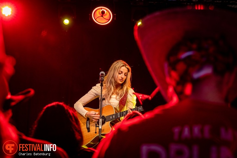Halle Kearns op Country to country 2024 foto