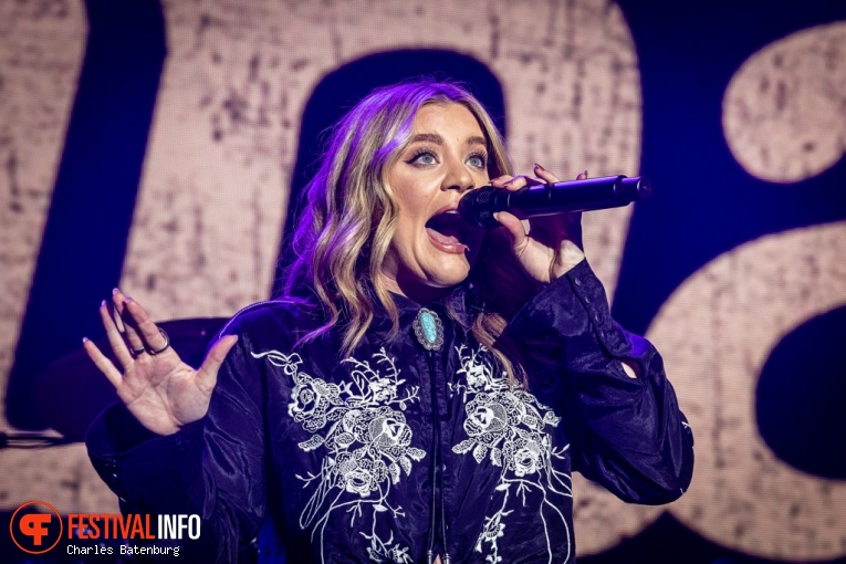 Lauren Alaina op Country to country 2024 foto