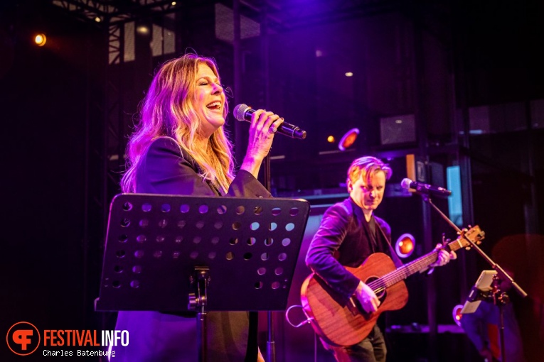 Rita Wilson op Country to country 2024 foto