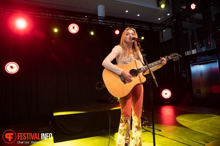 Halle Kearns op Country to country 2024 foto