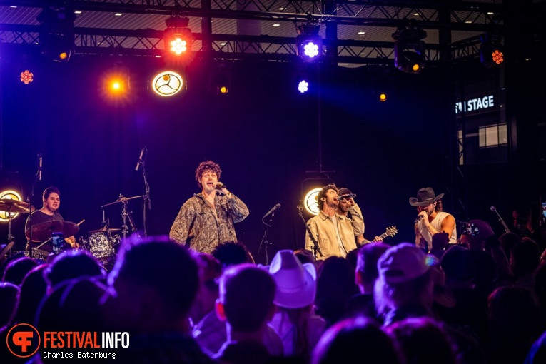 Restless Road op Country to country 2024 foto