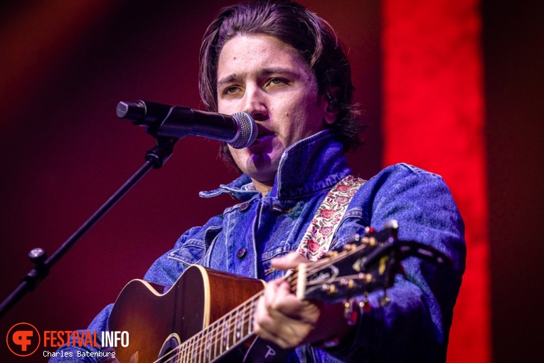 Drake Milligan op Country to country 2024 foto