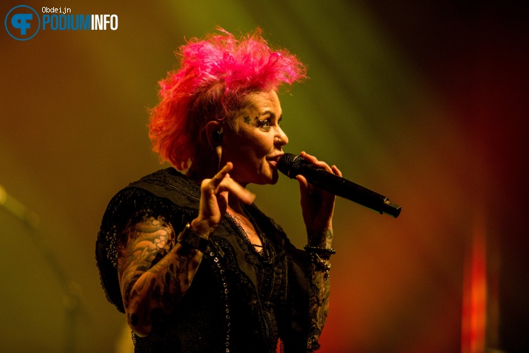 Dilana Smith op Dilana Smith - Legendary Women of Rock - 07/03 - Deventer Schouwburg foto