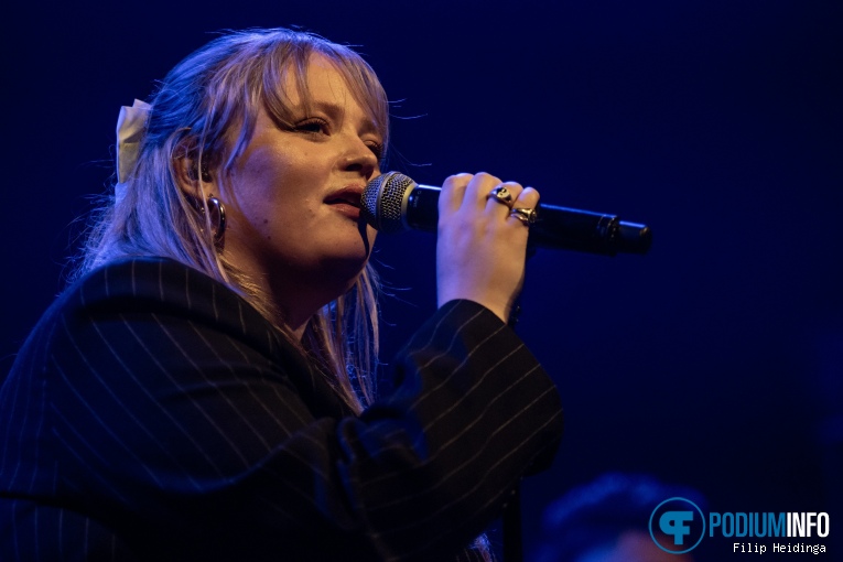 Sophia Kruithof op Roxeanne Hazes - 16/03 - Metropool foto