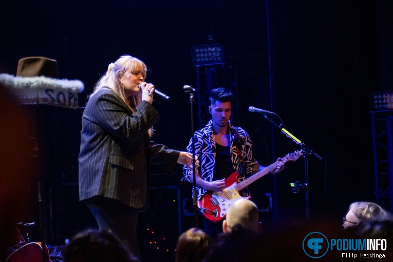 Sophia Kruithof op Roxeanne Hazes - 16/03 - Metropool foto