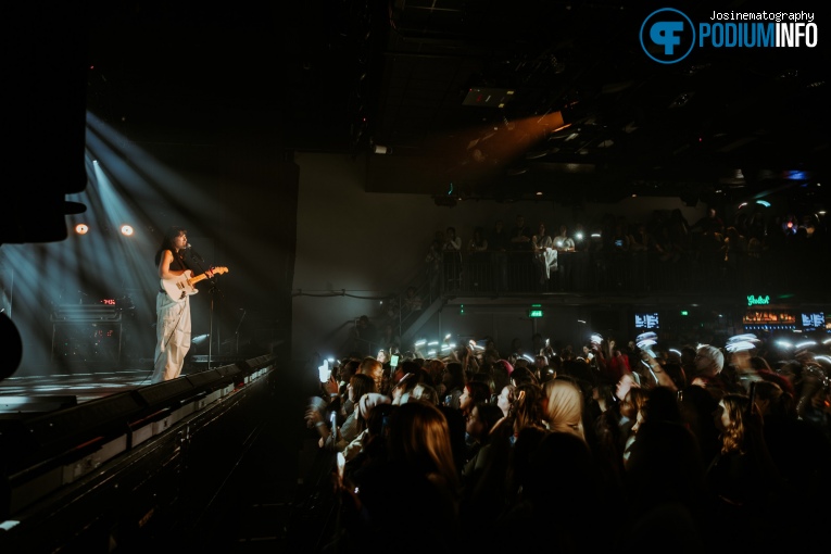 Alex Porat op Eric Nam - 19/03 - Melkweg foto