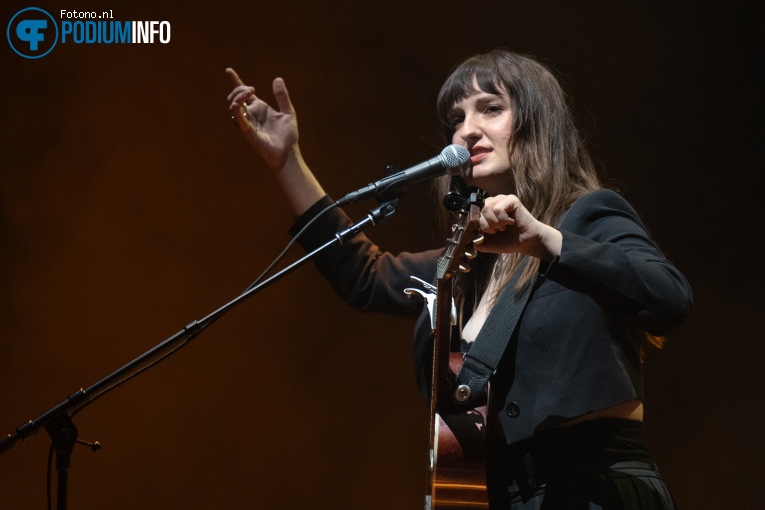 Madison Cunningham op John Mayer - 21/03 - Ziggo Dome foto
