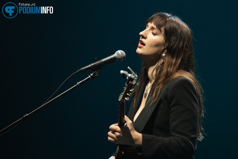 Madison Cunningham op John Mayer - 21/03 - Ziggo Dome foto