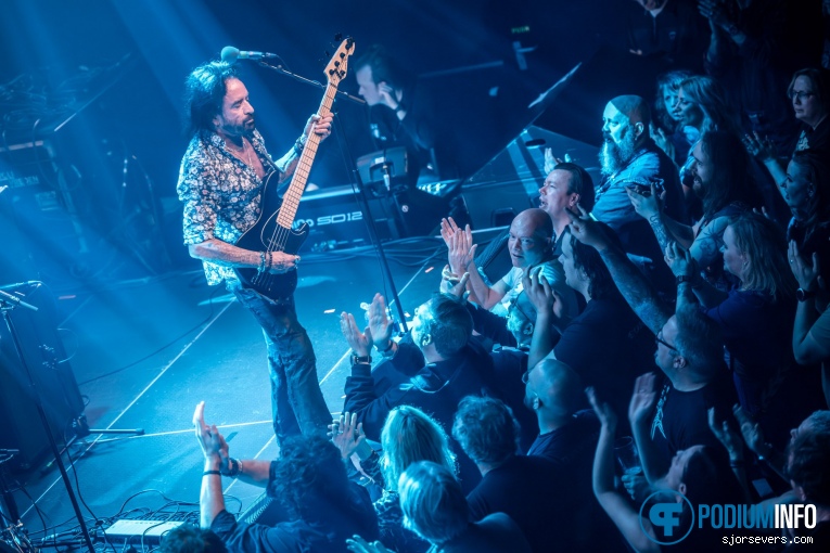 Marco Mendoza op Vandenberg - 05/04 - TivoliVredenburg foto
