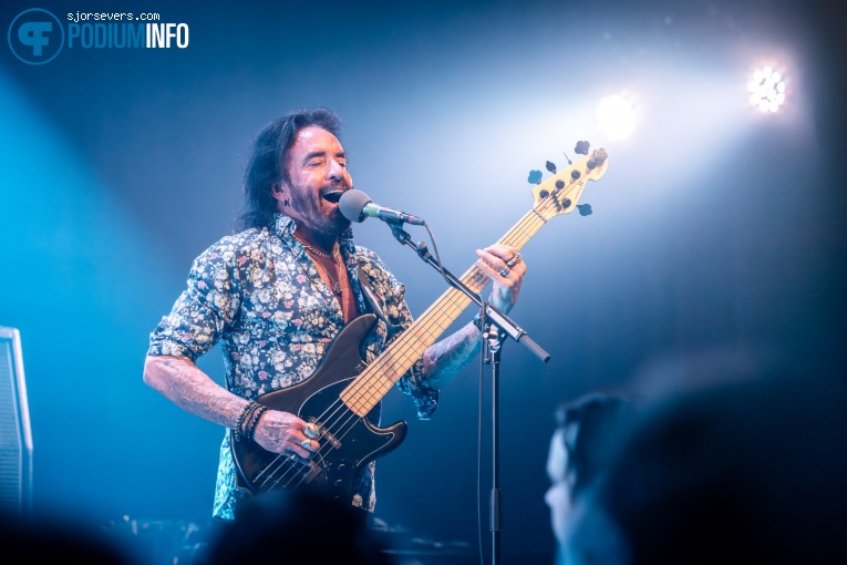 Marco Mendoza op Vandenberg - 05/04 - TivoliVredenburg foto
