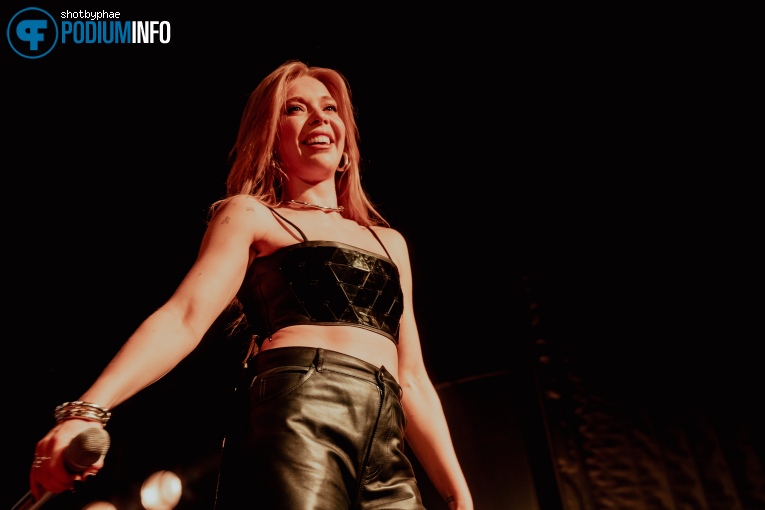 Becky Hill op Becky Hill - 11/04 - Melkweg foto
