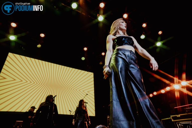 Becky Hill op Becky Hill - 11/04 - Melkweg foto