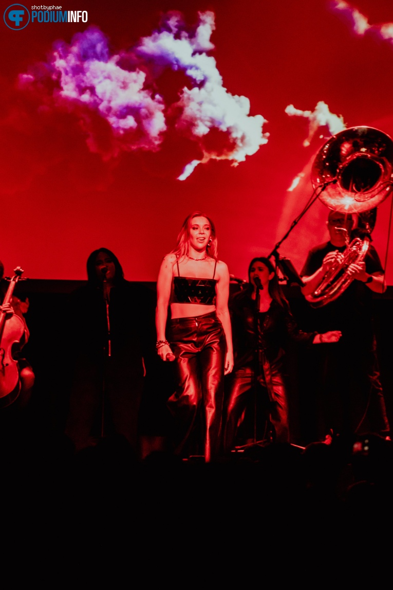 Becky Hill op Becky Hill - 11/04 - Melkweg foto
