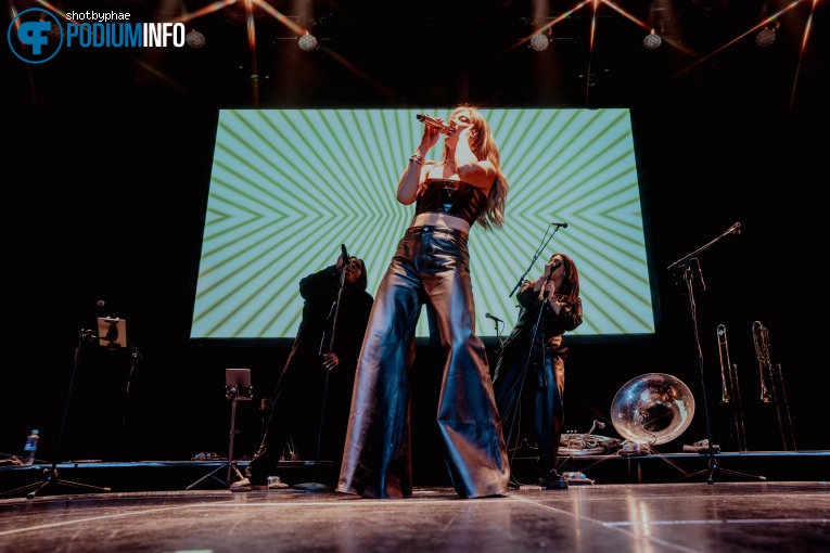 Becky Hill op Becky Hill - 11/04 - Melkweg foto