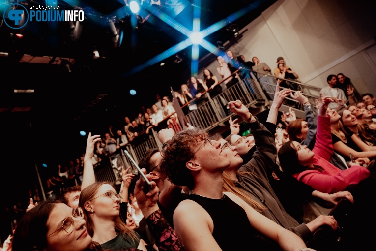 Becky Hill - 11/04 - Melkweg foto