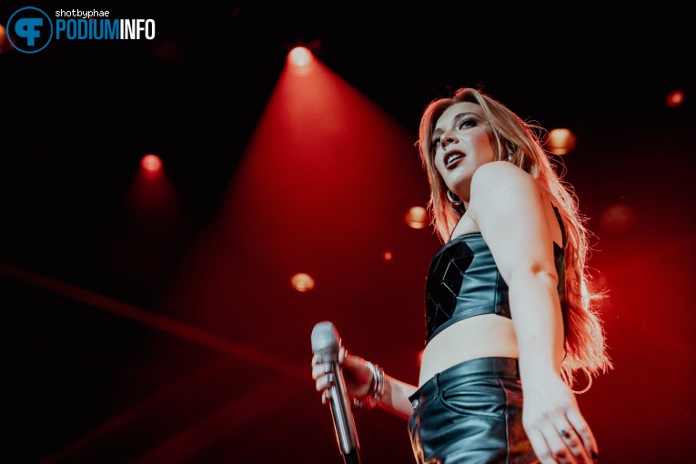 Becky Hill op Becky Hill - 11/04 - Melkweg foto