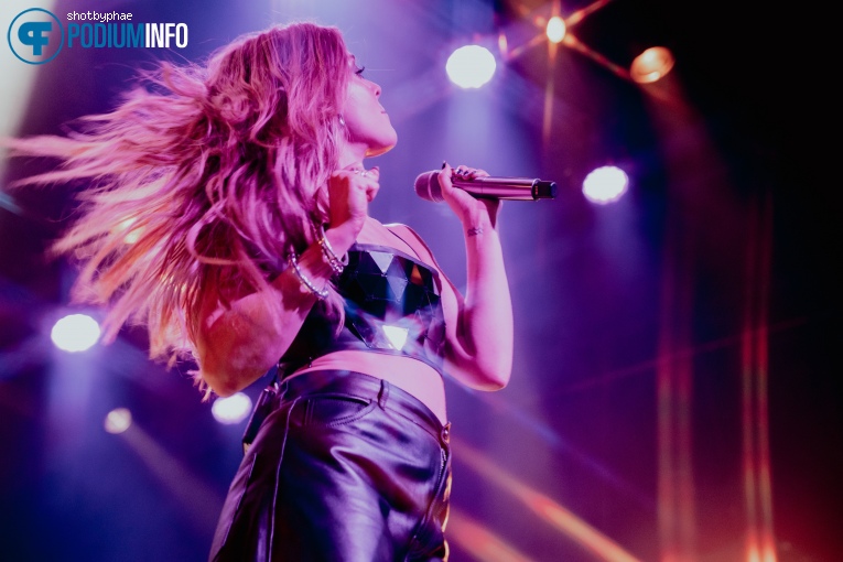 Becky Hill op Becky Hill - 11/04 - Melkweg foto