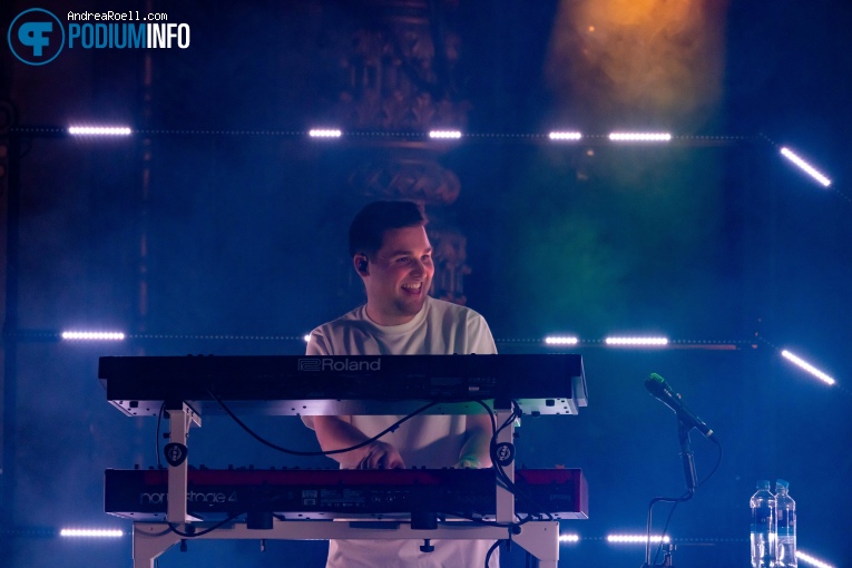 Claude op CLAUDE - 12/04 - Luxor Live foto