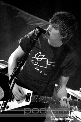 Only Seven Left op Metro Station - 3/2 - Melkweg foto