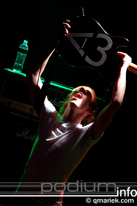 Only Seven Left op Metro Station - 3/2 - Melkweg foto