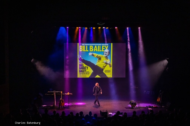 Foto Bill Bailey op Bill Bailey -Thoughtifier - 17/04 - Oude Luxor Theater