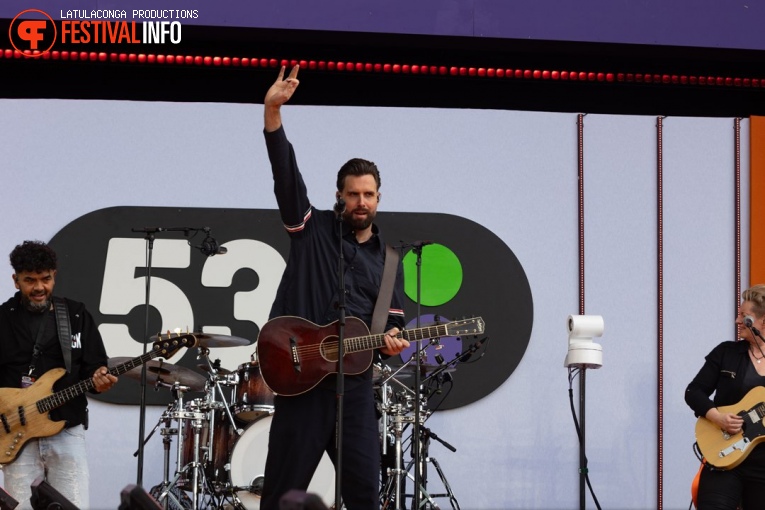 Nick Schilder op 538 Koningsdag 2024 foto