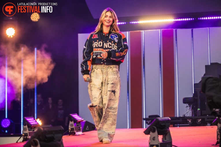 Roxy Dekker op 538 Koningsdag 2024 foto