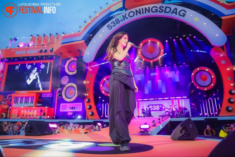 Davina Michelle op 538 Koningsdag 2024 foto